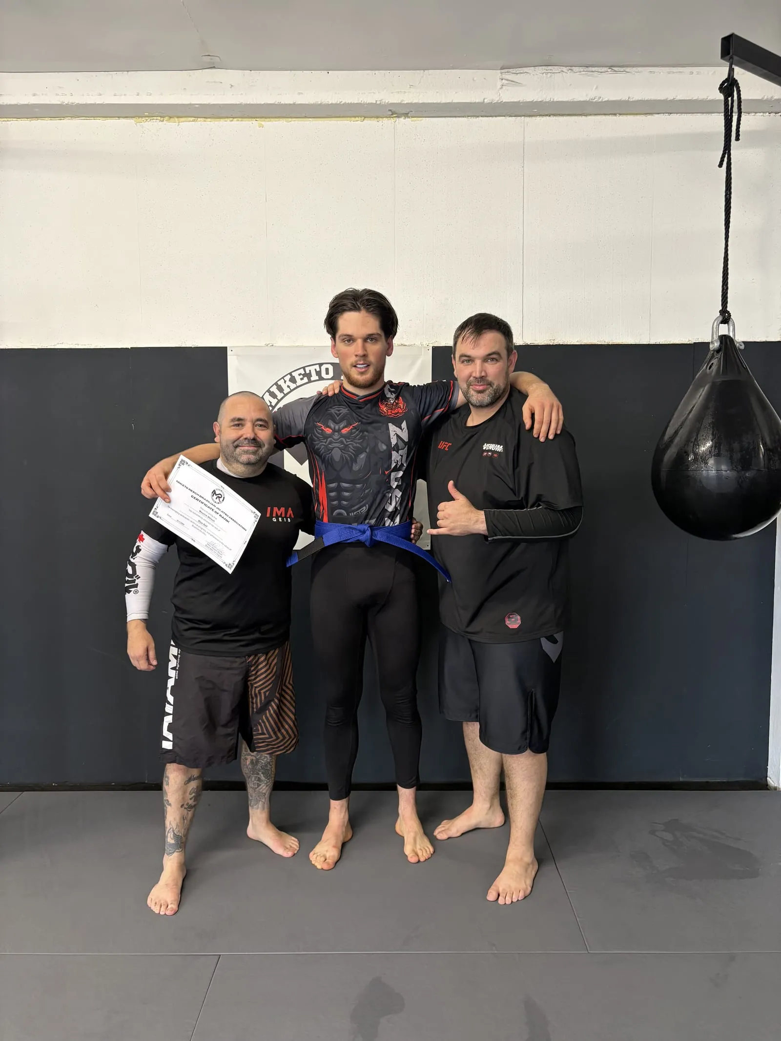 Maurice Welsch mit seinem Grappling Coach Mike Resch nach der Gürtelprüfung