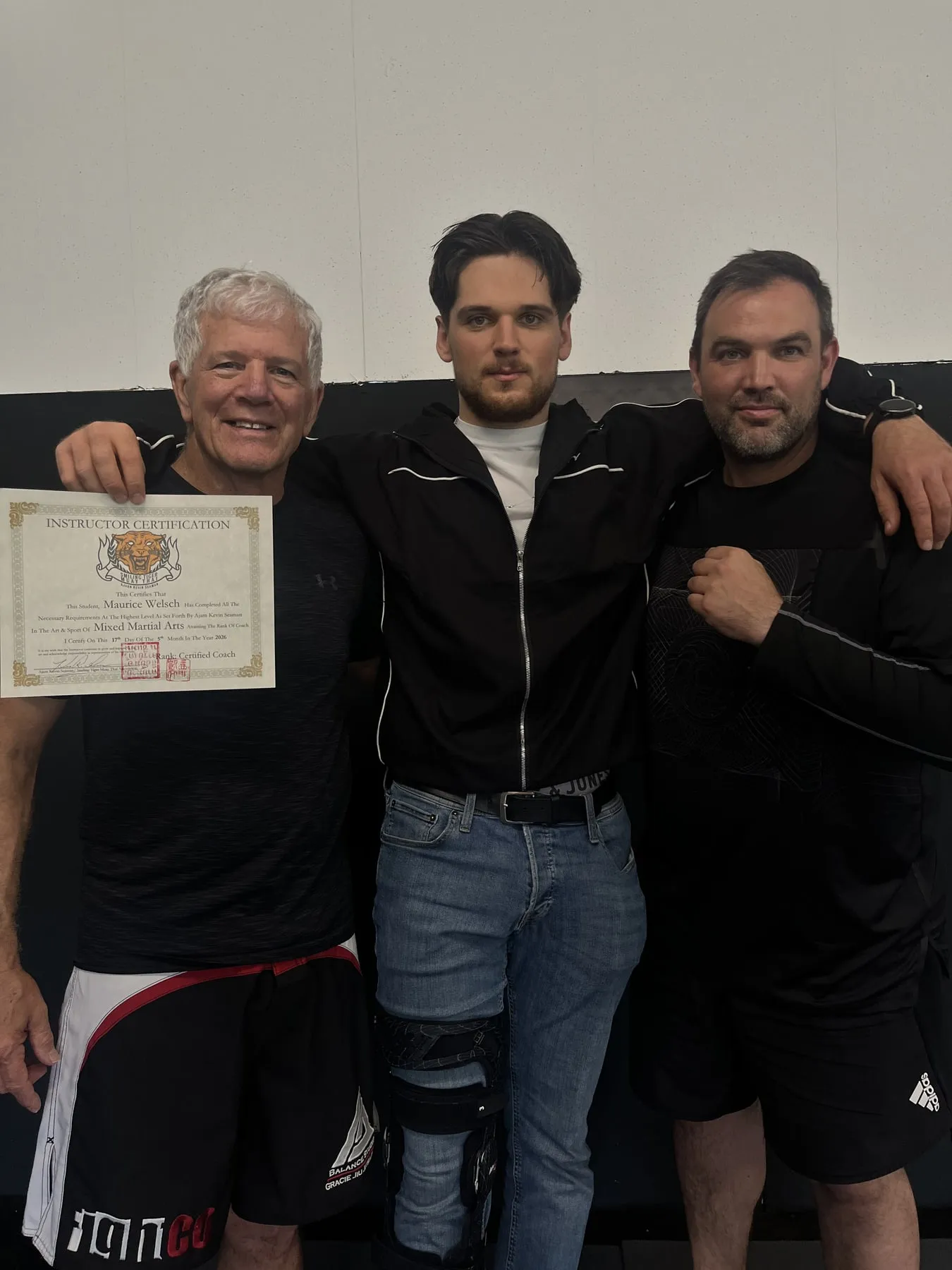 Maurice Welsch bei der Übergabe seiner Instructor-Zertifizierung